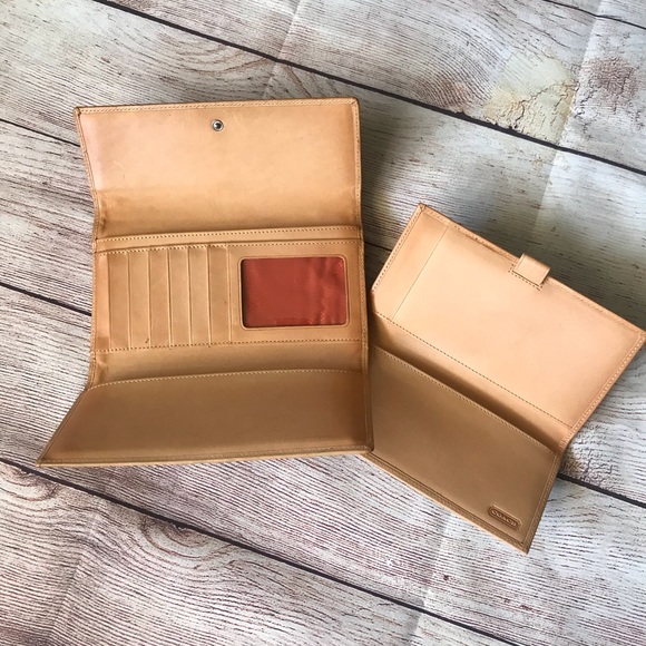 Authentic coach signature wallet - Picture 4 of 5